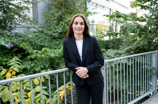 Portrett av en smilende Fredrikke Gregorson